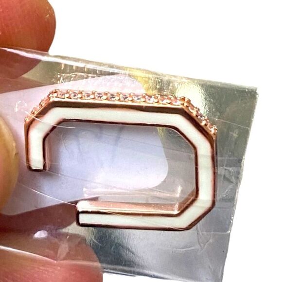 White enamel with rose gold and Diamond look detail - Picture 2 of 4